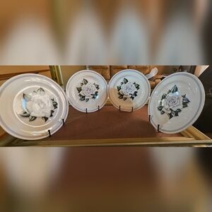 Set of 4 Vintage Homer Laughlin Eggshell Nautilus White Rose Plates Set